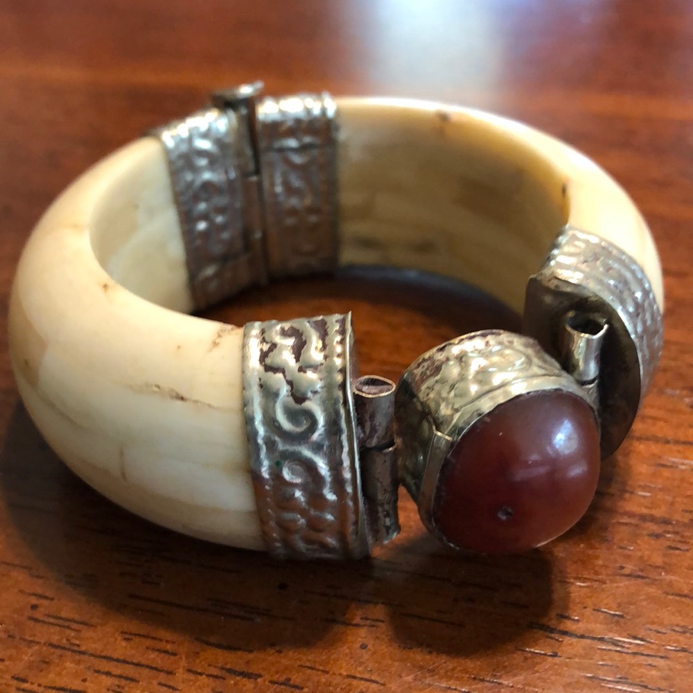 Estate Vintage Bone Hinged Bangle Bracelet With Stone